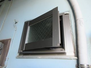 明かり取りのＦＩＸ窓をカバー工法ですべり出し窓に　奈良市M様邸